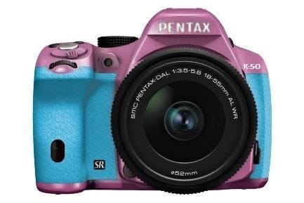 是Pentax 推出 K-50 與 K-500 兩款單眼,關鍵差異在於抗候設計這篇文章的首圖