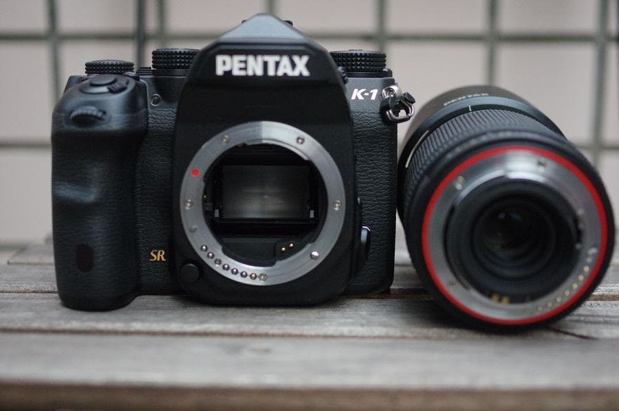 是為死忠玩家而生,遲了 16 年的 Pentax K1 動手玩 (設計篇)這篇文章的首圖