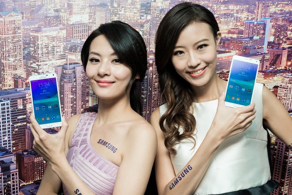 是別說什麼 iPhone 6 Plus 了,你聽過自拍神器「三星 Note 4」嗎?Samsung Galaxy Note 4 實機動手玩!這篇文章的首圖