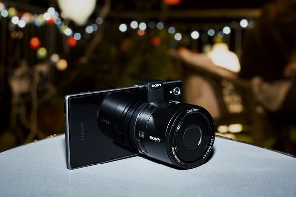 是Sony QX100、QX10接觸後的心得:更深入容易忽略的資訊細節、含著眼淚有小小遺憾的動手玩以及購買評估這篇文章的首圖