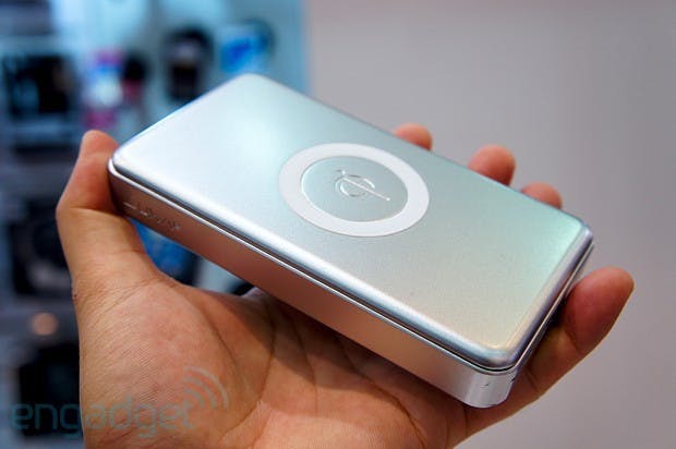 是LUXA2 TX-P1 動手玩,整合 Qi 無線充電板的行動電源這篇文章的首圖
