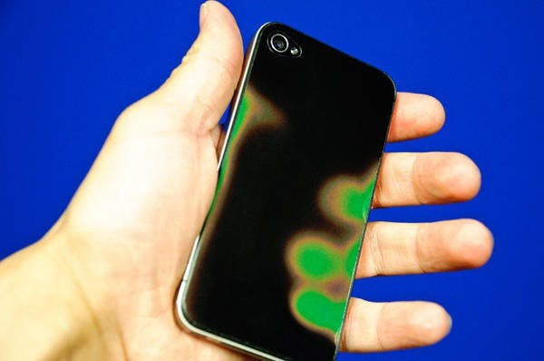 是保證會留下指印的iPhone背貼(無誤)這篇文章的首圖