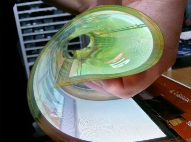 是可捲成直徑 3 公分的圓筒! LG 展示 18 吋的可撓式 OLED 螢幕這篇文章的首圖