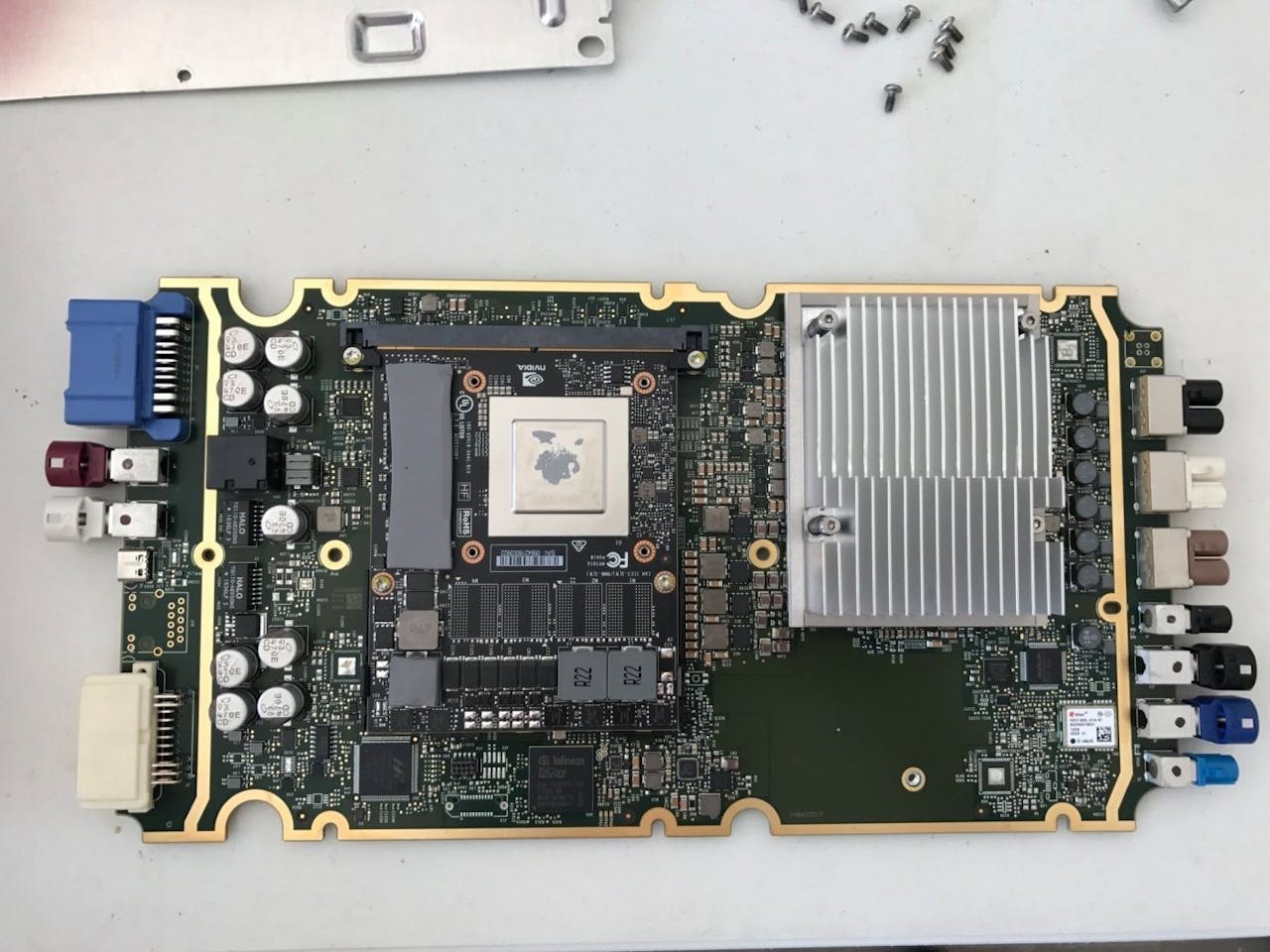 是俥科技: Tesla 新版自動駕駛運算架構曝光,採用基於 NVIDIA Drive PX2 平台的自定義設計這篇文章的首圖