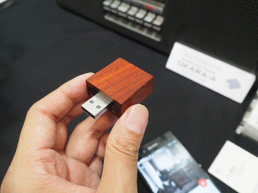 是QUICCO SOUND 的木殼藍牙轉類比接收器 OKARA oh.1 在日本群募網站上線這篇文章的首圖