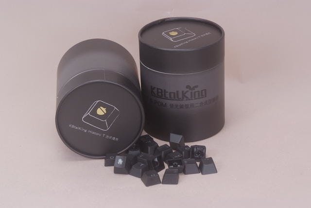 是KBtalKing History T 古式透光二色成型鍵帽即將登場,會以推廣的價位來推動產品這篇文章的首圖