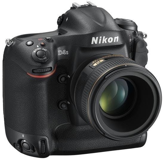 是 Nikon D4s發表,Nikon Rumors不用關站了,1600萬像素沒錯,更快的處理速度、更高的ISO值以及自動對焦的改善這篇文章的首圖