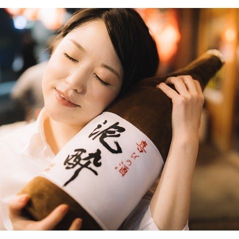 是讓你隨時隨地都能像路邊醉漢一樣呼呼大睡的『泥醉清酒枕頭』這篇文章的首圖