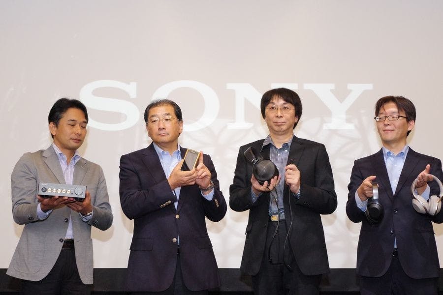 是IFA 2016 : One Signature Sound , Sony 發表 Signature 旗艦系列之 NW-WM1 播放機、 MDR-Z1R 耳機與 TA-ZH1ES 桌上型擴大機。這篇文章的首圖