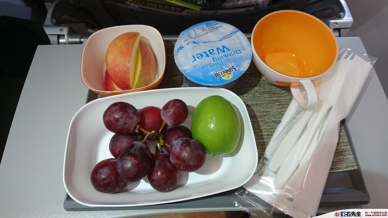 是【飛機餐挑戰】長榮航空(Eva Air)的「水果」特別餐(香港台北午飯)這篇文章的首圖