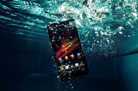 是防水能力再提昇,可換電池的 Sony Xperia ZR 第二季內推出這篇文章的首圖