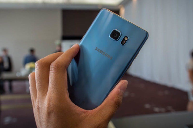 是三星確認推出珊瑚藍配色Galaxy S7 Edge 但僅先在新加坡上市這篇文章的首圖