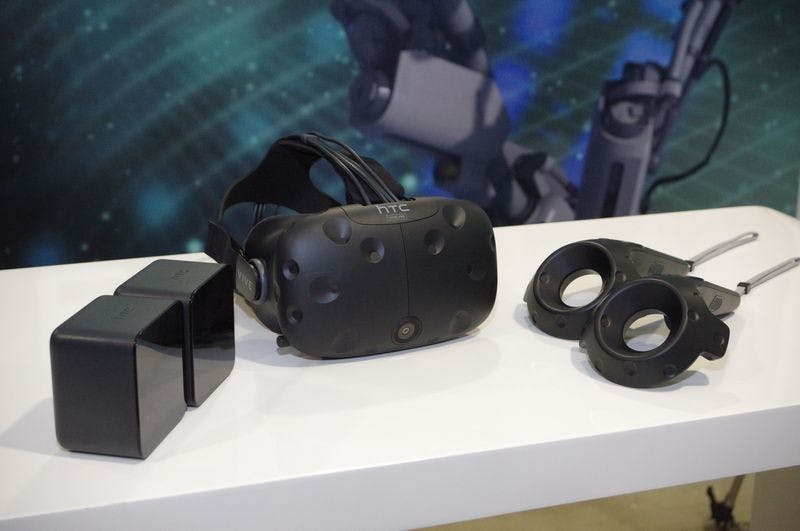 是HTC Vive 將於 2 月 29 日晚間 11 點開放預購,建議售價 28,288 台幣這篇文章的首圖