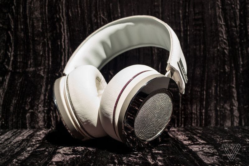 是CES 2017 :鑽石貼好、貼滿, Onkyo 展出使用高達 20 克拉鑽石的 Onkyo Diamonds 定製耳機這篇文章的首圖