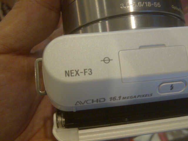 是Sony NEX-F3 外觀照片曝光,會是自拍神機嗎!?這篇文章的首圖