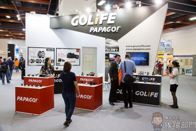 是Computex 2016 PAPAGO!支援前後鏡頭外型更加輕薄大方的後照鏡行車記錄器悄悄登場!同場加映 GoLife 運動手錶超速提醒讓您騎重機再也不用提心吊膽這篇文章的首圖