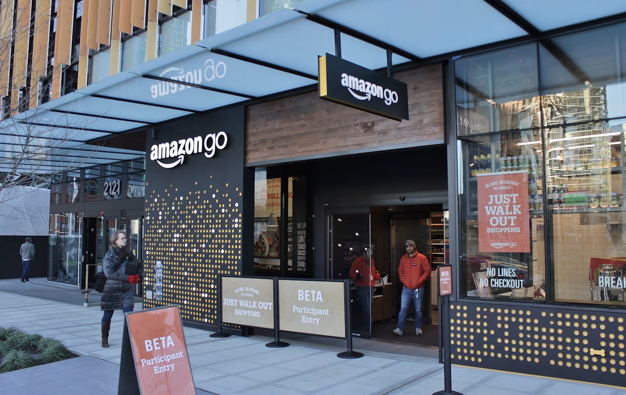 是兩年只開了一家店的 Amazon Go,憑什麼在未來四年再開 3000 家?這篇文章的首圖