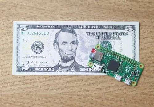 是極致小巧的樹莓派新成員,僅 5 美金的 Raspberry Pi Zero 登場這篇文章的首圖