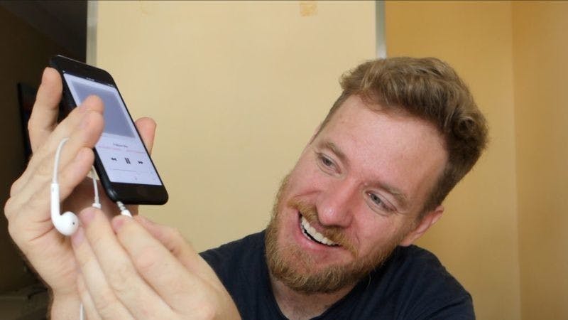 是蘋果不給的、我自己來,自造者Scotty Allen 幫 iPhone 7 添加可運作的 3.5mm 耳機孔這篇文章的首圖