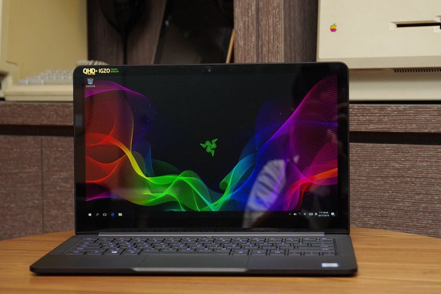 是螢幕占比更大且仍具完整 I/O , Razer Blade Stealth 13” 動手玩這篇文章的首圖