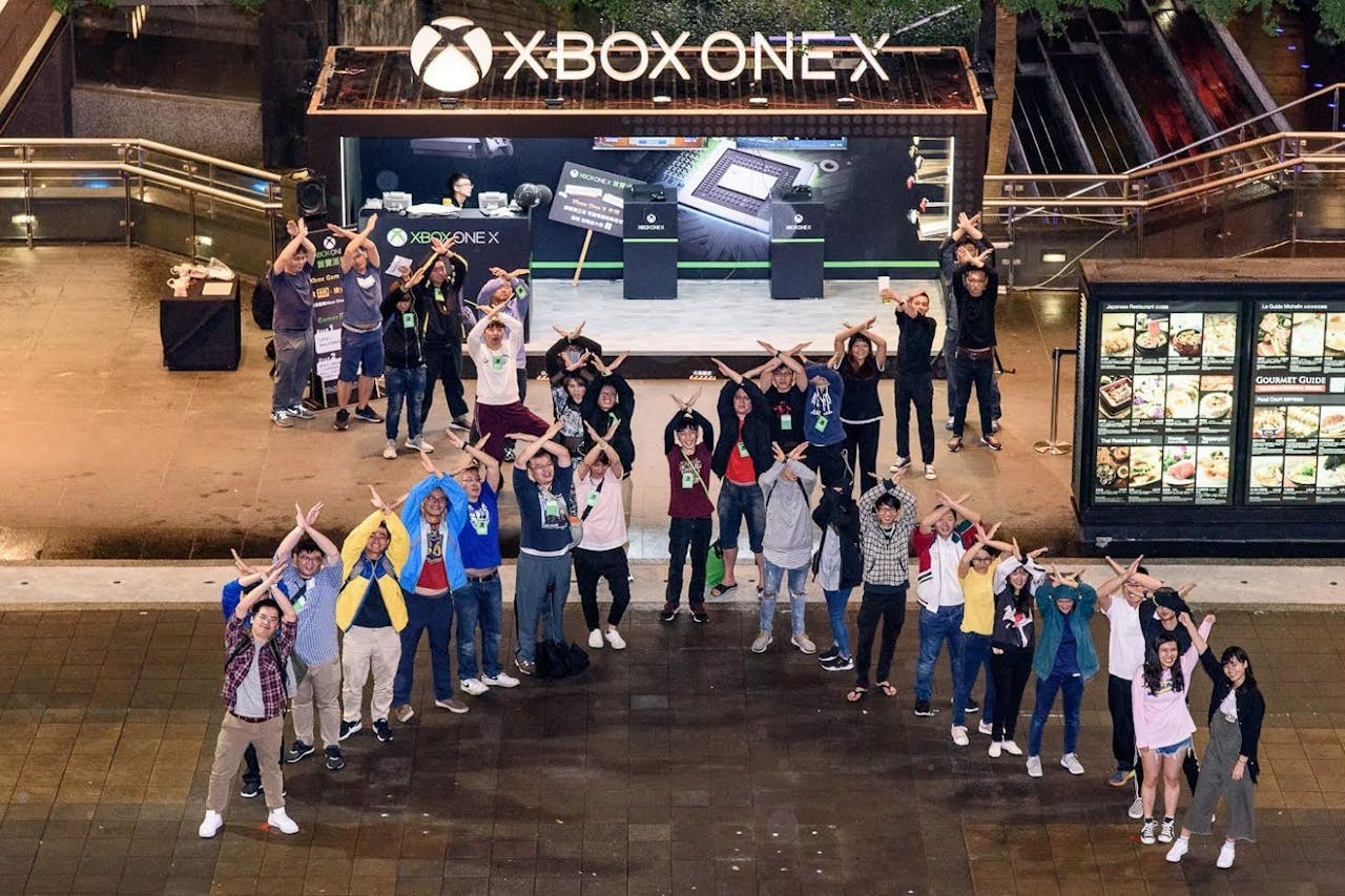 是Xbox One X 正式開賣,死忠玩家提前四天首排這篇文章的首圖