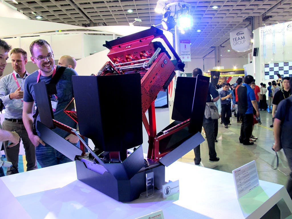 是Computex 2015:把我這土包子嚇傻的變形主機 In win - H-Tower這篇文章的首圖