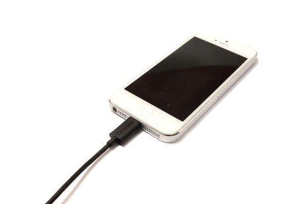 是價位合理又有 MFi 認證又有黑色的 Lightning 充電傳輸線這篇文章的首圖