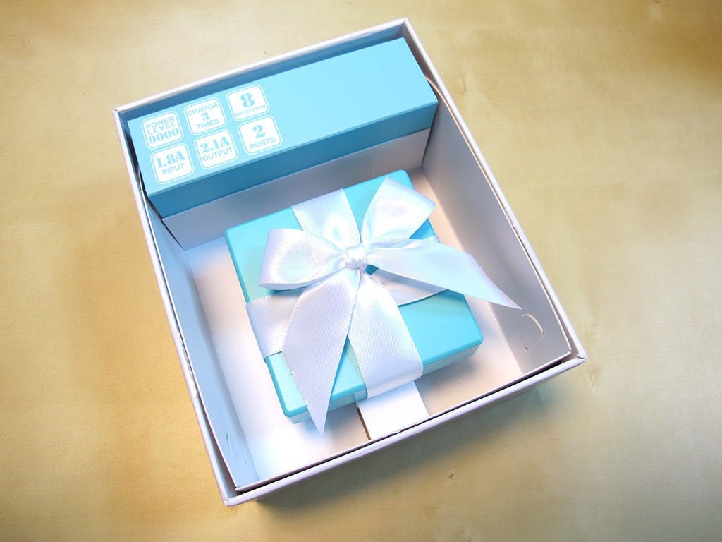是不管純爺們還是小公主,都會被 Hit 到的夢幻行動電源 PowerBox這篇文章的首圖