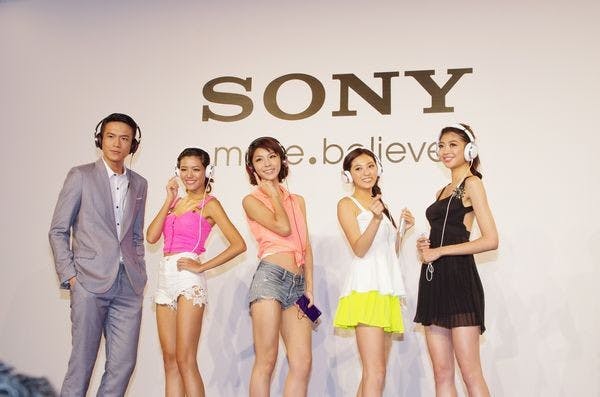 是Sony 發表強調輕量好收納的 MDR-10 耳機, MDR-1 MK2 順勢小改款這篇文章的首圖