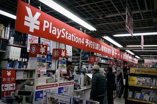 是PS4 日本首賣前兩日銷售量逾 32 萬組這篇文章的首圖