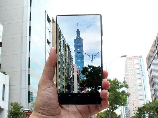 是小米將推出小米Mix第二代!更可怕:93%屏佔比、全新屏幕指紋識別、全陶瓷機身!這篇文章的首圖