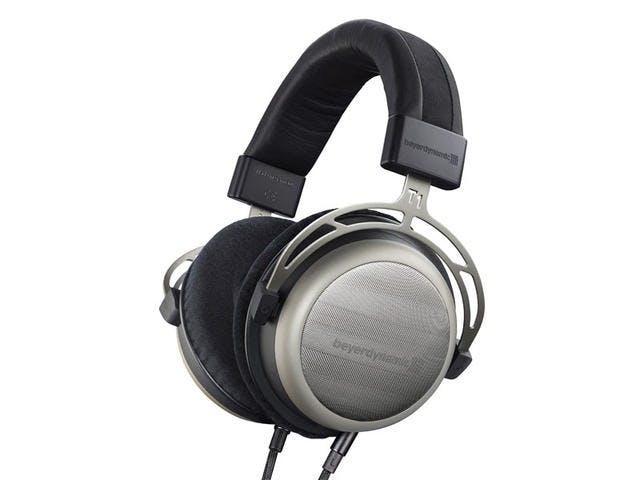 是Beyerdynamic 推出 T1 2nd Generation ,除單體持續改進外還導入可換線設計這篇文章的首圖