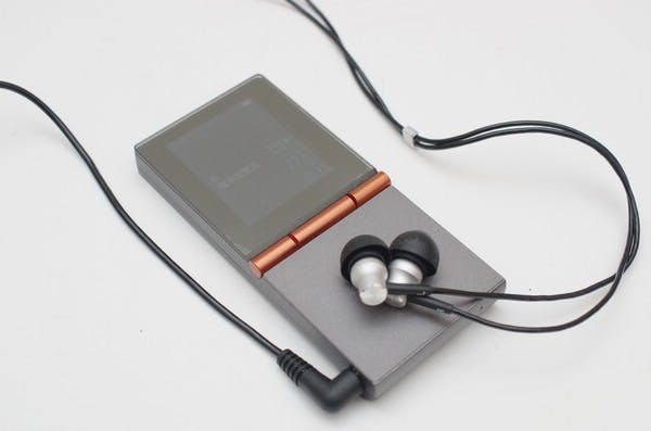 是去除多餘元素僅求音質, HiFiMAN HM700 + RE400B 音樂播放套組動手玩這篇文章的首圖