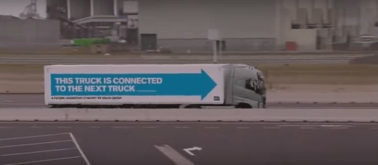 是「自動駕駛」這樣玩才厲害!荷蘭剛剛完成無人駕駛貨櫃車接龍大賽這篇文章的首圖