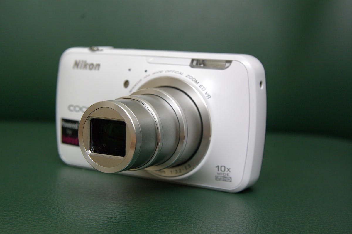 是結合 Android 的可能性之獸, Nikon S800c 動手玩這篇文章的首圖
