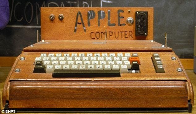 是 蘋果電腦初號機 Apple 1 將在拍賣會出售,二十萬美金起標這篇文章的首圖