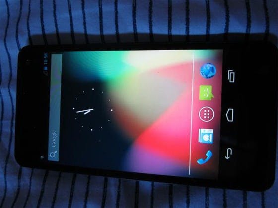 是LG 的 4.7 吋 Nexus 手機外觀現身這篇文章的首圖
