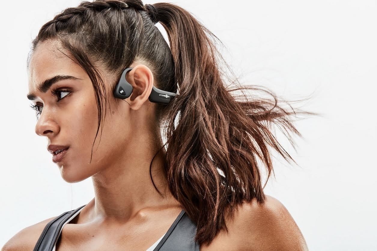 是瞄準運動族群, AfterShokz Trekz Air AS650 骨傳導耳機搭載新一代 CSR 晶片登場這篇文章的首圖