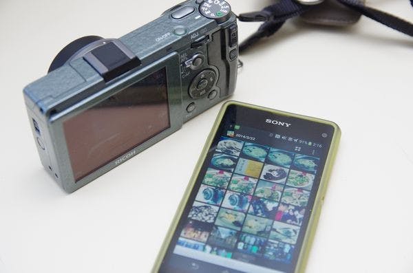 是當相機都開始內建 WiFi 後, Eyefi 也選擇擁抱趨勢提供 app 、可支援特定相機直接傳輸這篇文章的首圖