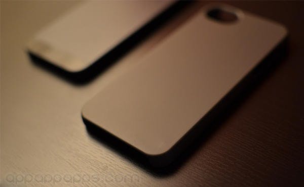 是iPhone 5裸機與加上保護套使用兩月比較, 分別極之明顯這篇文章的首圖