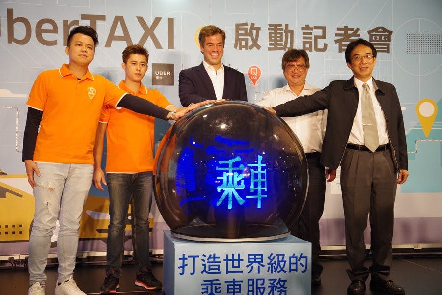 是攜手亞太衛星、皇冠大車隊、 Q Taxi , Uber 新型態服務 uberTAXI 正式啟動這篇文章的首圖