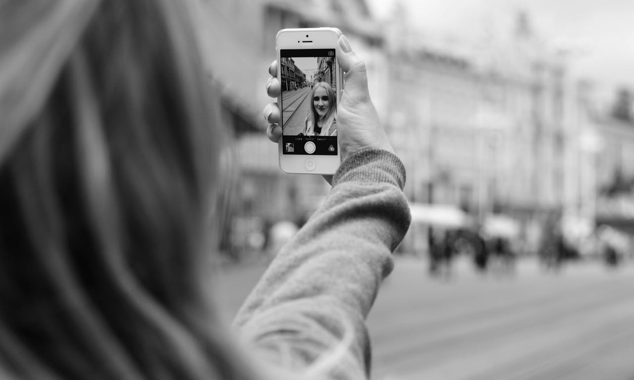 是穿上SNAP! PRO手機殼,iPhone一秒變相機這篇文章的首圖