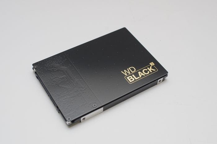 是將 SSD 與 HDD 融為一體的組合式硬碟, WD Black 2 動手玩這篇文章的首圖