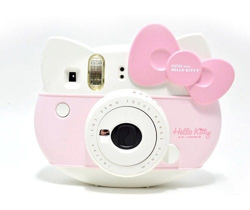 是HELLO KITTY 拍立得限定版,超萌英國女學生這篇文章的首圖