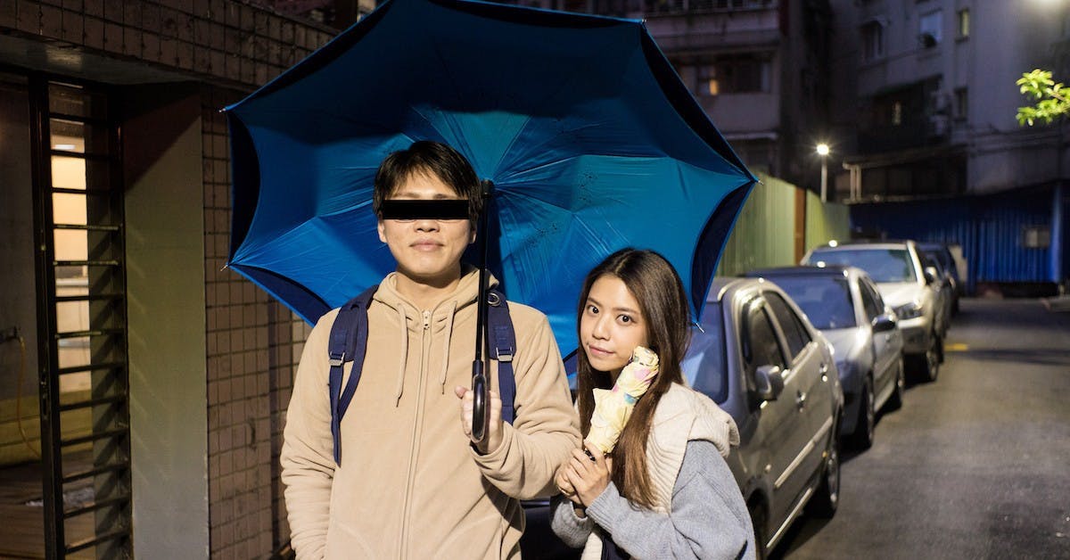 是雨傘濕濕再也不惹人厭!看癮科技小魯 ABuFa 如何用大振豐代理「三隻小熊」反向傘擄獲神癮少女的心!這篇文章的首圖