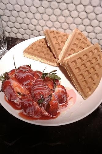是這兒有很多午茶正妹這篇文章的首圖