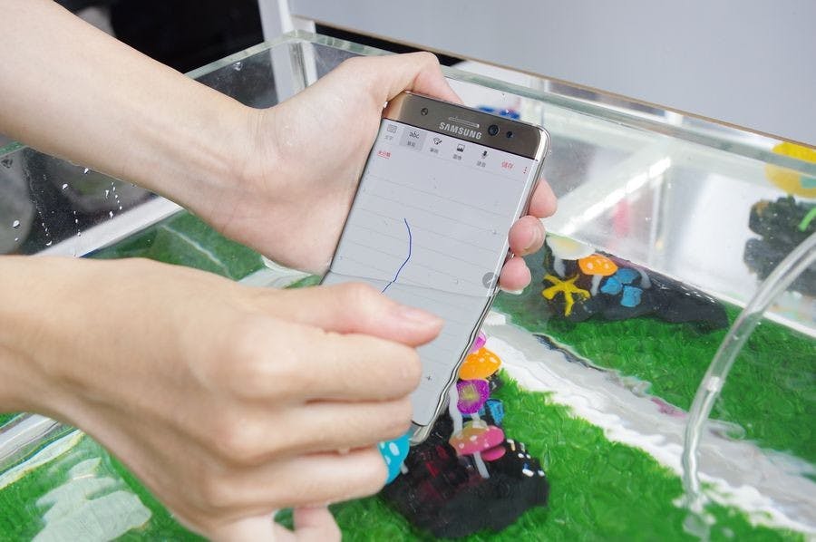 是台灣三星宣布 23 日起提供舊版 Galaxy Note 7 系統選擇性更新,並提供新舊機識別方式這篇文章的首圖