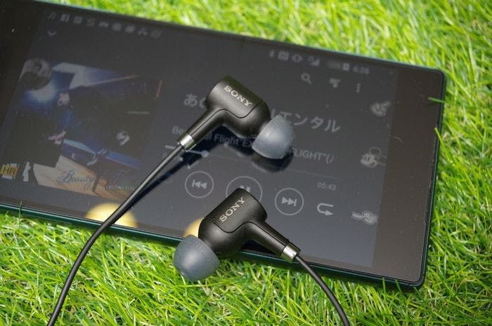 是具 Hi-Res 認證與雙收音麥克風, Xperia 專用主動降噪耳機 Sony MDR-NC750 動手玩這篇文章的首圖