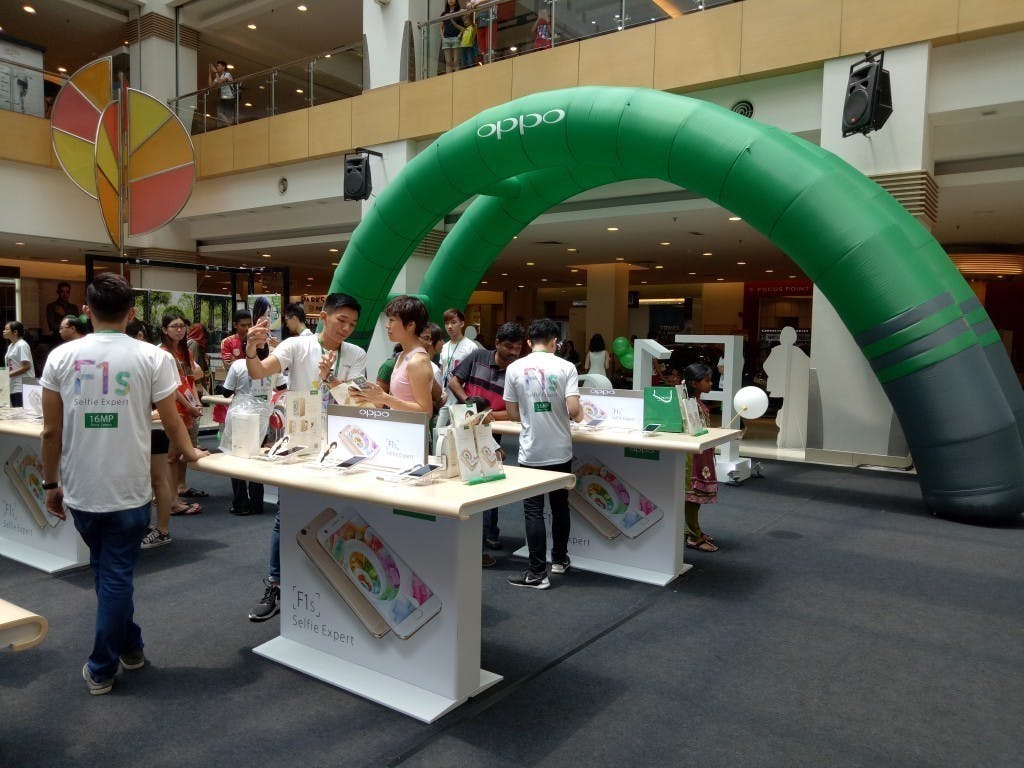是OPPO F1s鏡頭裡的國民女神:林明禎MinChen化身一日店長兼明星快遞員全記錄!這篇文章的首圖