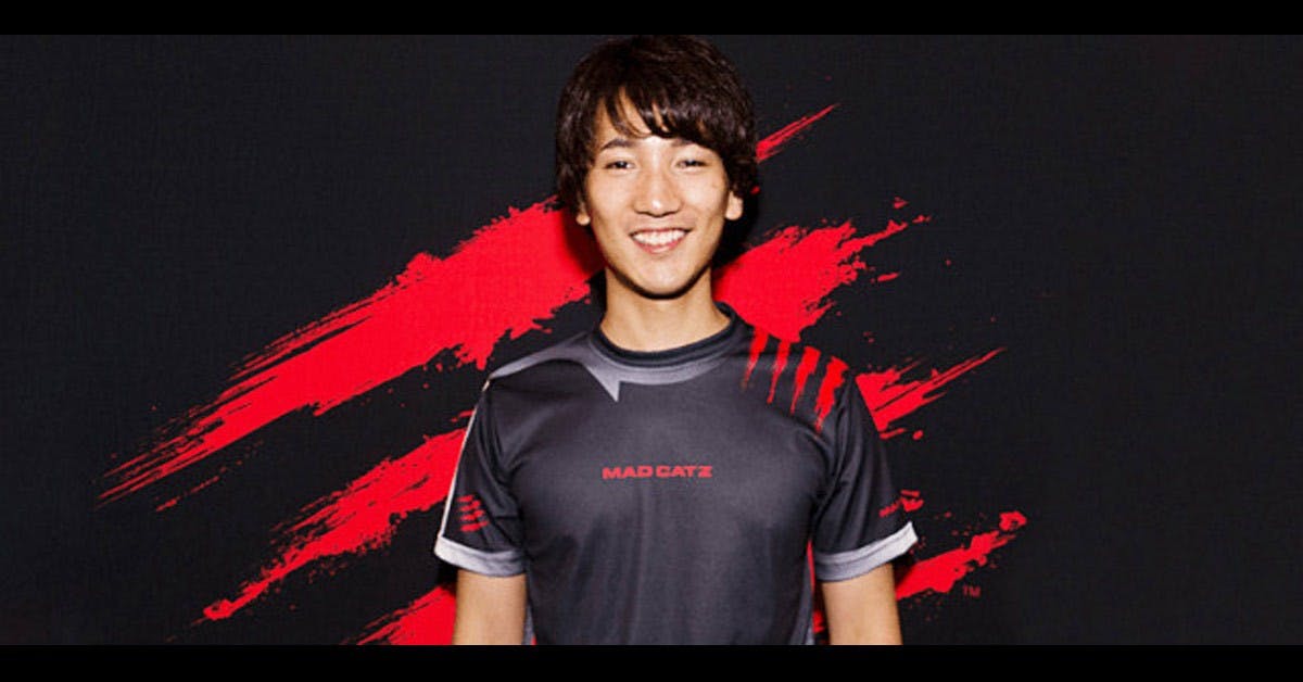是日本電競選手梅原大吾將比賽獎金6萬美元捐給紐約大學做為獎學金用這篇文章的首圖